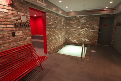 Hot tub in sauna 